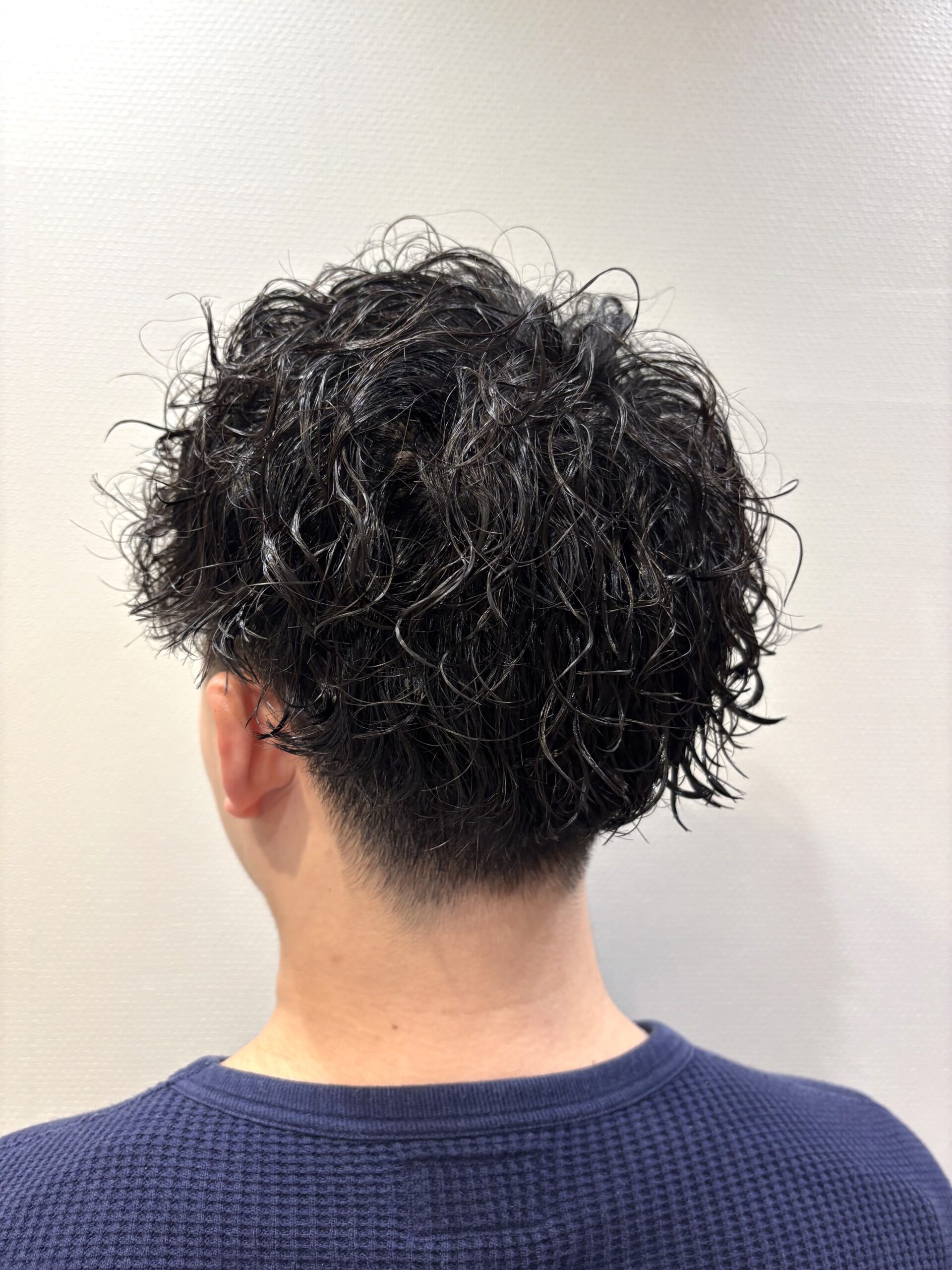 秋ヘア強めパーマツーブロック刈り上げ